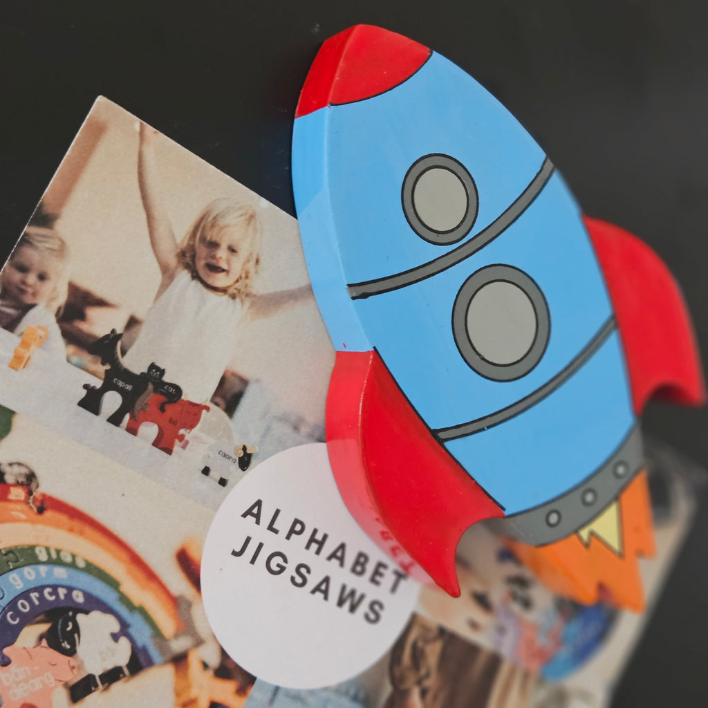 Magnetic Rocket Play Figure